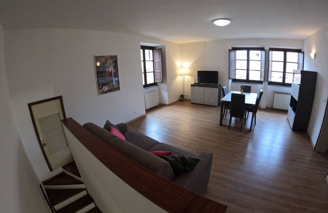 Milton House - Two Bedroom Apartment, Sleeps 6