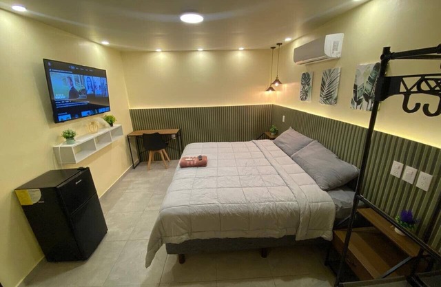 Mini Hotel Chetumal - Room 2 - King Size Bed