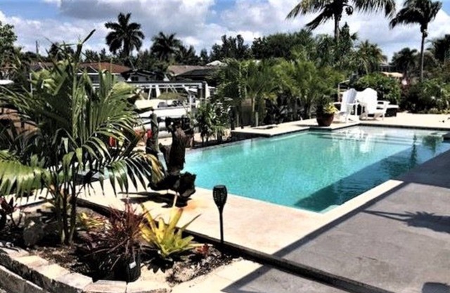 Mini Margaritaville .Waterfront (Gulf Access), Tropical Infinity Pool Home