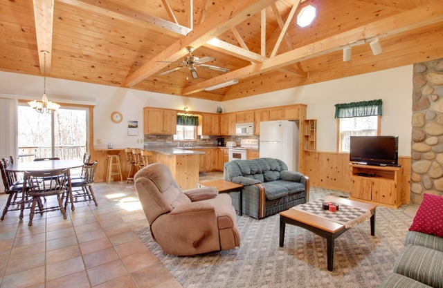 Minnesota Cabin Rental: 3 Mi to Pelican Lake!