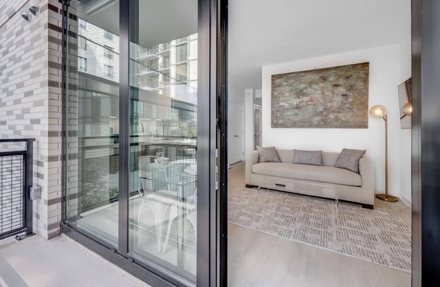 Mins from Metro Red Line 1 BR Bal | Capitol Hill