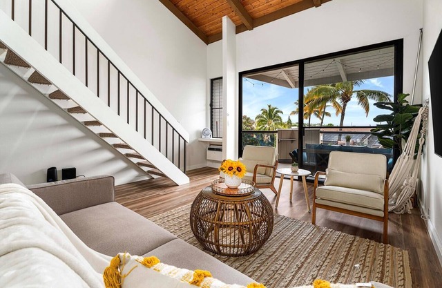Mins to Ocean I By Main Strip I Pool I Hot Tub I WIFI