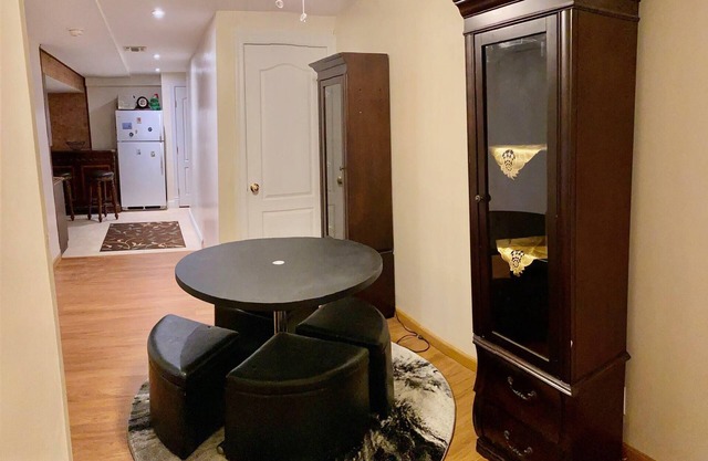 Mint condition 1 bedroom apartment in college point close to LAG Airport.