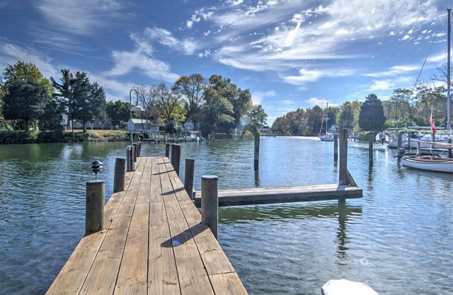 Minutes from Downtown St. Michaels | Private Dock | Kayaks Bikes | Pet Friendly