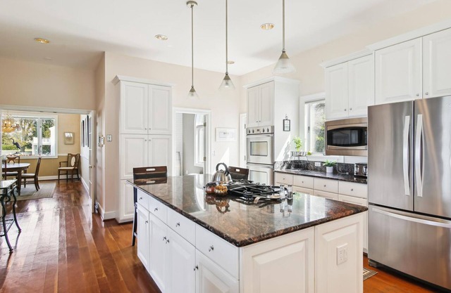 Minutes from Downtown Cambridge | Outdoor Dining | Private Dock | Kayaks | Bikes