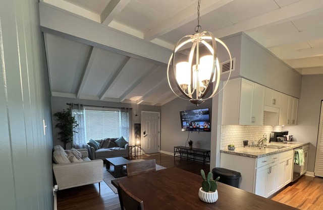 Minutes from Downtown, UK, Keeneland, Airport, and More!