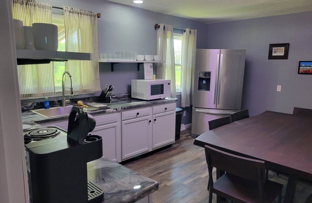 Minutes from Lake Cumberland! Peaceful house in the country. Family friendly!