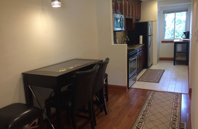 Minutes to Washington DC - Newly Remodeled 2 BR Apt, Silver Spring, Maryland