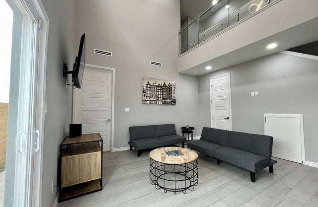 Miramar #1 - Modern & Spacious 3BD/3BA - WiFi