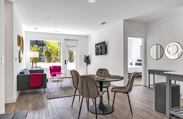 Mirror Magic 2BR/2BTH Stylish In Tyson w Amenities + Mall/Gym/Pool