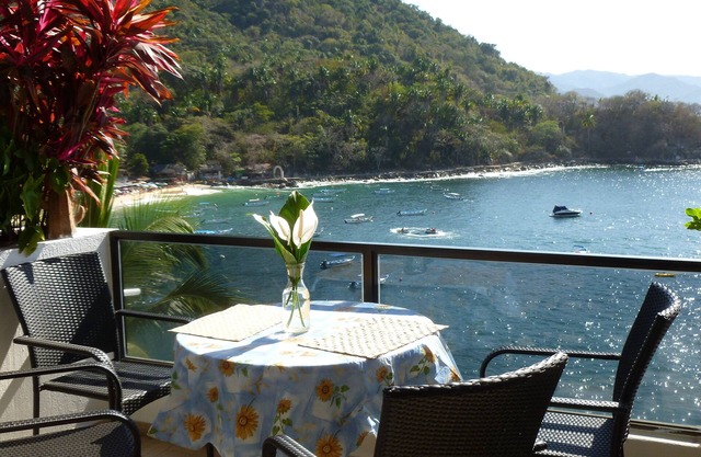 Mismaloya oceanfront condo, beach, pool, tennis court, Jacuzzi and sunsets!