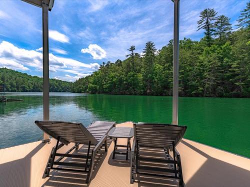 Misty Trail Lakehouse - Lake Blue Ridge Luxury Home - Private Dock Firepit