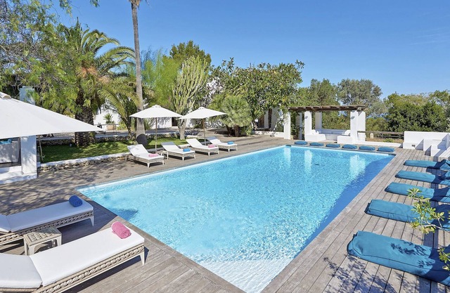 Mix of Modern & Traditional Spanish Villa with Fantastic Pool area & Sea View