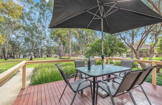 Moama Riverfront Escape: Pool, Fun + Space for Everyone!