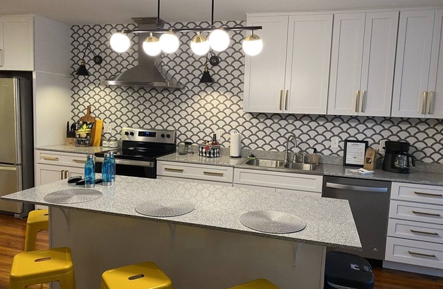 Moberly's Designer Loft In Historic Downtown