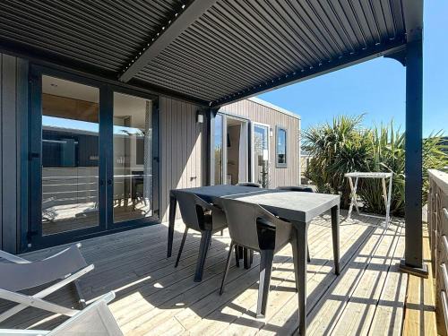 Mobil-home 4* Grand Confort, 200m plage, piscine, fitness, parking, ménage inclus, Wi-Fi gratuit - FR-1-361A-75
