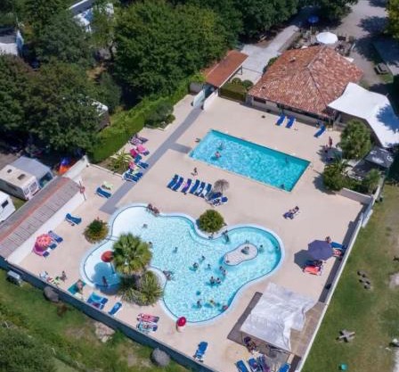 Mobil home dans camping familial piscine