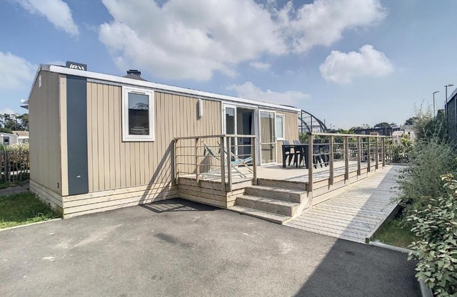 Mobil-home PMR tout confort, 200m plage, piscine, 4 pers, 2 chambres, parking, wifi, ménage inclus - FR-1-361A-42