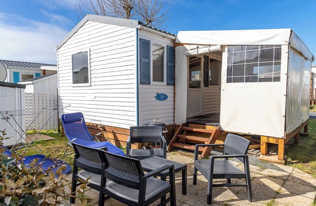 Mobile Home 'Mobil Home Bretignolles' with Shared Pool, Private Terrace and Air Conditioning