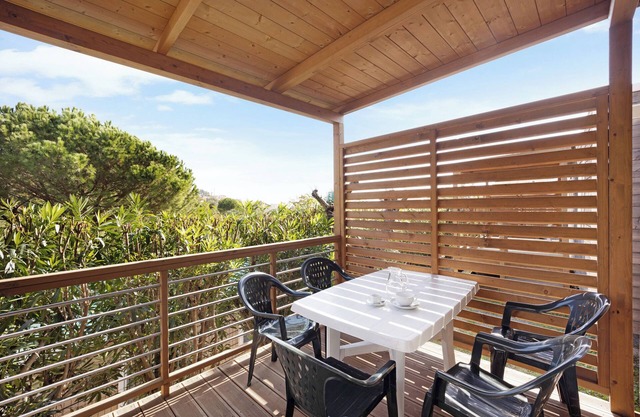'Mobile Home Alloro 165' with Pool, Private Terrace & Wi-Fi