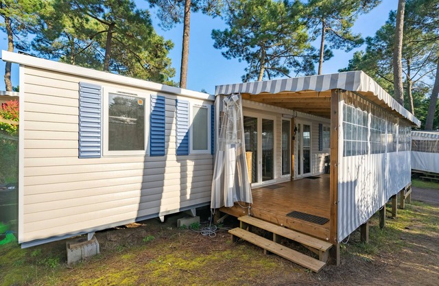 Mobile Home 'Siblu Bonne Anse Mobilhome 510' with Private Terrace and Air Conditioning