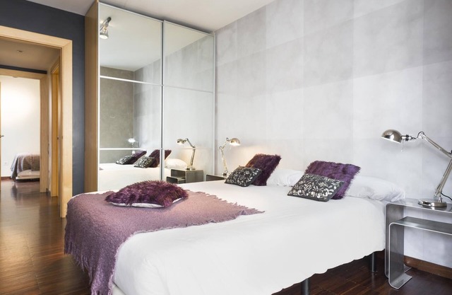 Mobile World Congress 2 rooms with Terrace and optional parking - Free WiFi