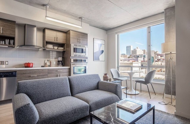 Mod Lower Nob Hill Studio w/City Views, Courtyard, CVS by Blueground