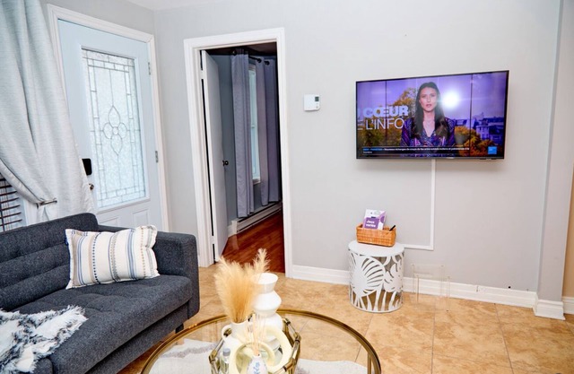 Modern 3-bedroom apartment with spa & jacuzzi, free parking & beautiful view