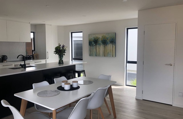 Modern central 4 bedroom town house
