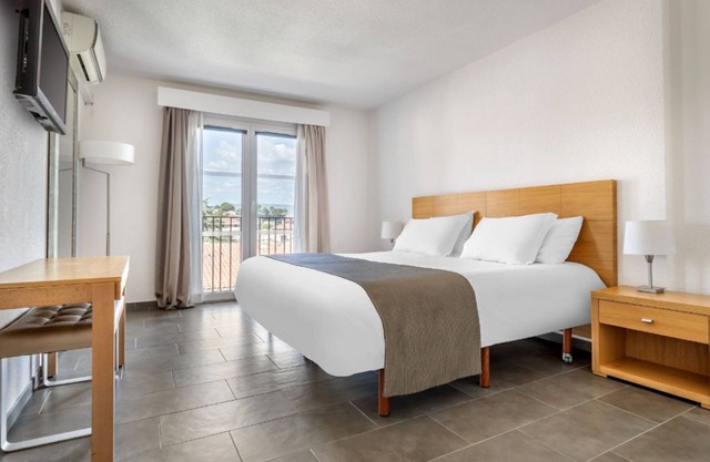 Modern 1-Bed Apartment | Mougins Resort | Sleeps 4