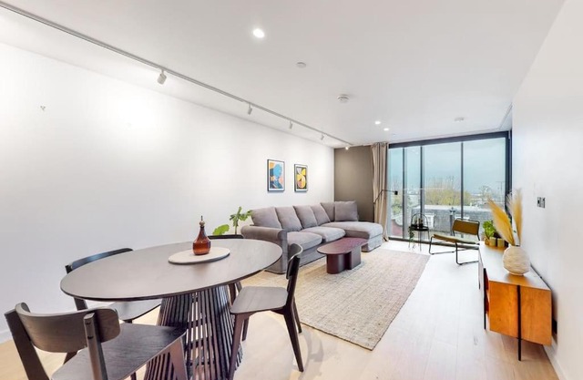 Modern 1 bed flat with balcony in Kensal Green