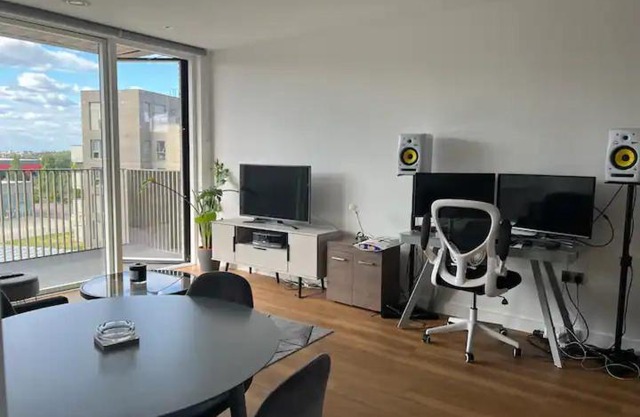 Modern 1 Bedroom apartment in Docklands (Gallions Reach)