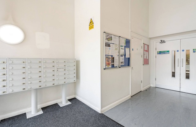 Modern 1-bedroom apartment in London with great transport link