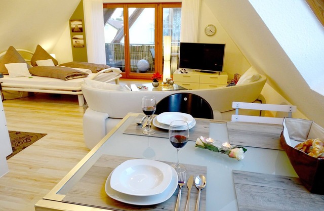 Modern 1-room apartment with balcony and lake and mountain view and Internet/WLAN