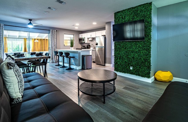 Modern 10 Sleeper Near Downtown Orlando FL