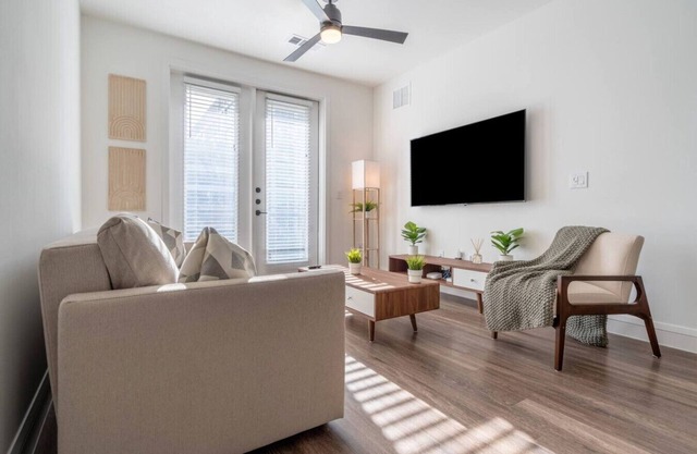 Modern 1Bd/1Ba Apt near UT & DT