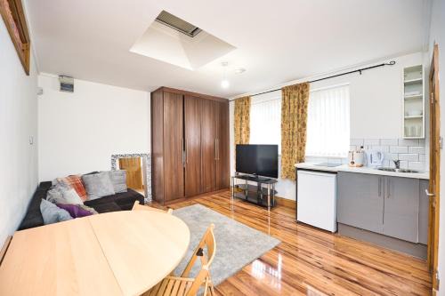 Modern 1Bed, 2 Min to Tube & DLR in London E3