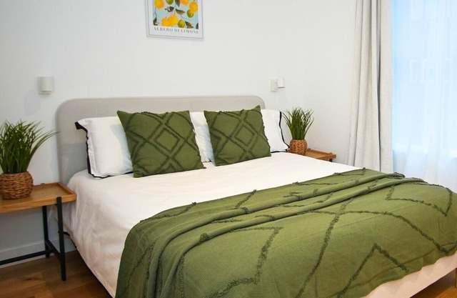 Modern 1Bed Seaside Apt, Walk to Beach,Town,Train