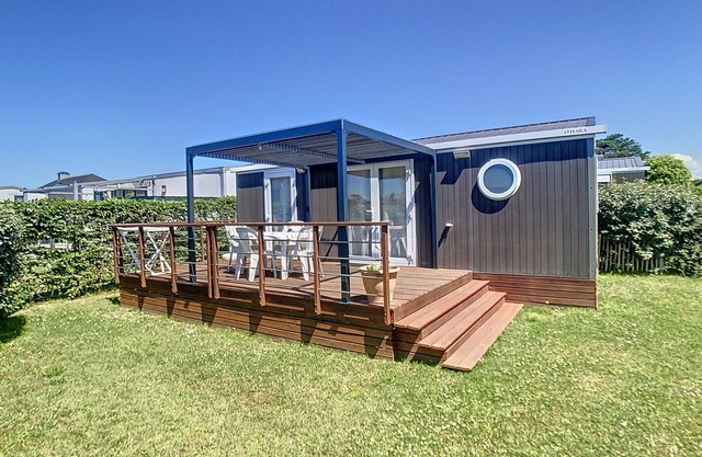 Modern 2-Bed Mobile Home, 200m from Beach, Pool, WiFi, Parking, Near Mont Saint-Michel