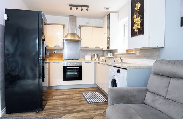 Modern 2 Bed Room Apartment Near City Centre