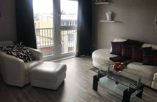 Modern 2 bedroom 2 bathroom penthouse apartment with secure parking and lift