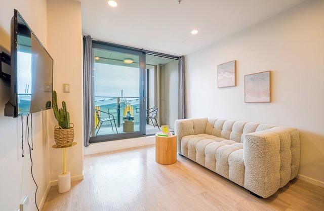 Modern 2-Bedroom in the City Centre with Pool
