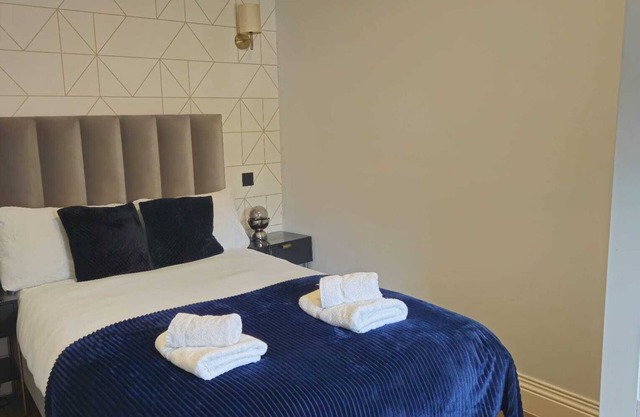 Modern 2B flat near Victoria St