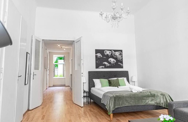 Modern 2BR Apt. Perfect for Long and Short Stays