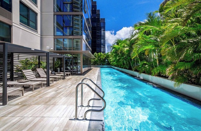Modern 2BR at Sky Ala Moana – City & Mtn Views