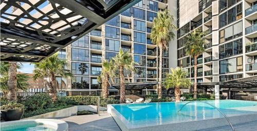 Modern 2BR, Gym & Parking
