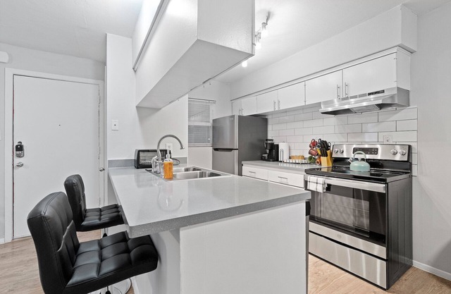 Modern 2BR Near UT | Hyde Park | Evonify 3938