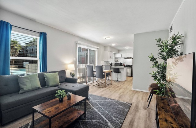 Modern 2BR Near UT | Hyde Park | Evonify 5316