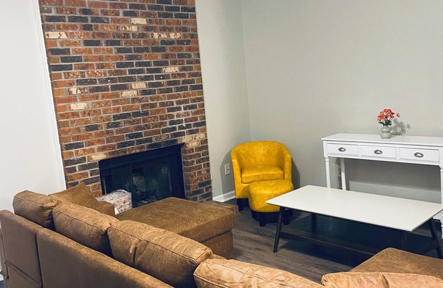 Modern 2BR Retreat Near Base & Beaches