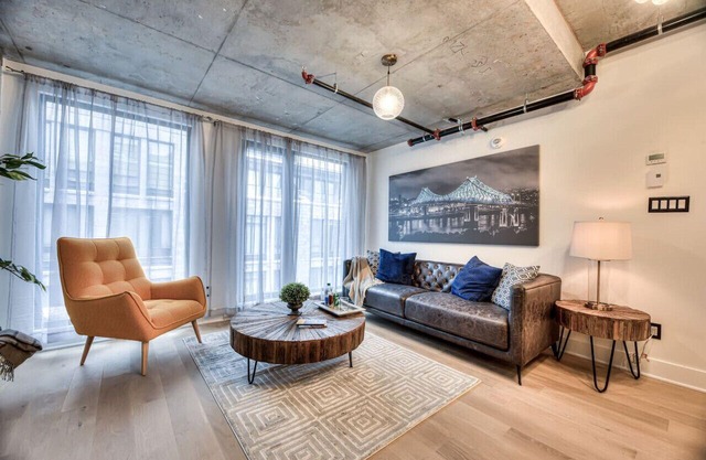Modern 2BR Suite Old Montreal A6